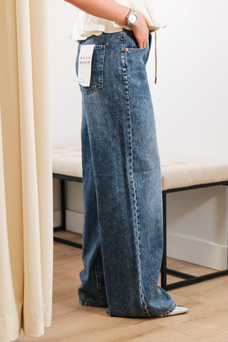 Daze Denim- jeans with draw string down the front, casual medium wash jeans, comfortable fall jeans