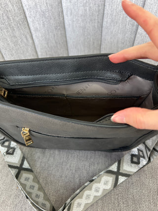 Dark grey purse, box shaped purse, cute everyday bag, everyday bag, bag with gold detailing, bag with zipper