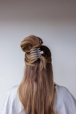 KAXI WIDE LAY DOWN CLAW: SHINY CREAM