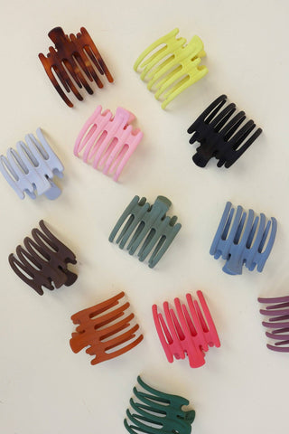 KAXI WIDE LAY DOWN CLAW: SHINY BLACK