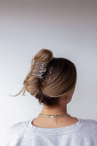 KAXI WIDE LAY DOWN CLAW: SHINY CREAM