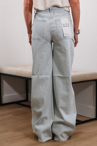 High rise jeans, wide leg jeans, stripped denim, stripped pants