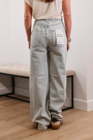 Mid rise jeans, light wash jeans, wide leg jeans