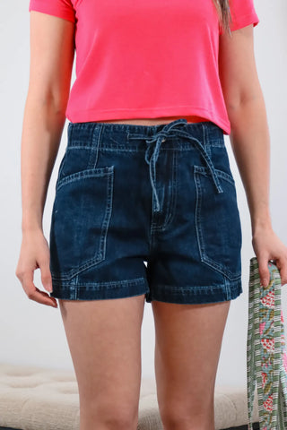 Blue jean shorts, jean shorts, dark wash jean shorts, summer shorts, summer jean shorts. summer outfit inspo