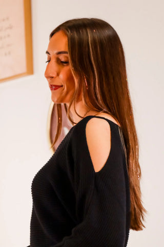 Cold shoulder sweater, black sweaters, black sweater inspo, black sweater open shoulder, Fall fit inspo, Black sweaters for fall