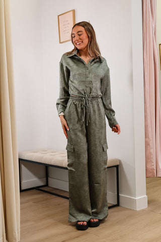 Crinkle satin cargo pants, olive green, sinch waistband, matching set