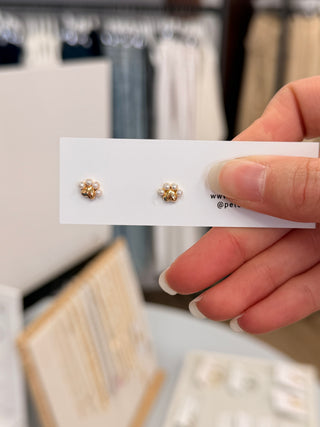 Pearly Paw - Stud Earrings