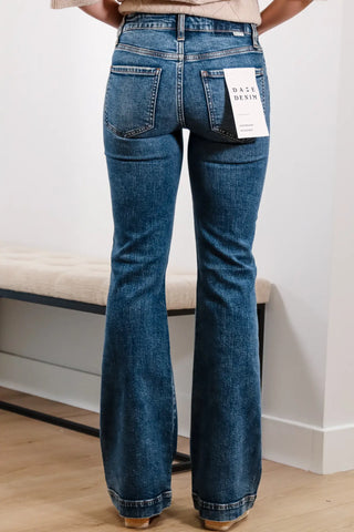 Wide leg jeans, boot cut jeans, Dark was jeans, Medium wash jeans, Mid rise jeans, Fall jeans, Daze Denim Jeans, Daze Denim dark wash, Daze Denim, Trending jeans, comfortable jeans