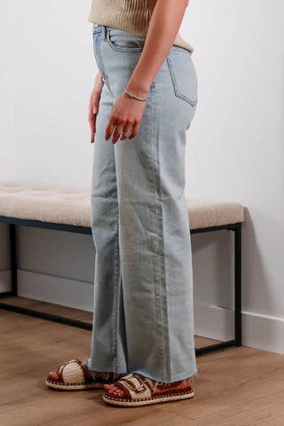 Light wash jeans, high rise jeans, summer jeans, full length jeans - 1