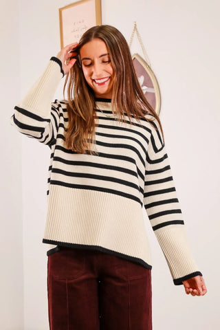 stripped sweater, long stripped sweater, cute fall sweaters, stripped sweater outfit inspo, black and white stripped sweater, crewneck sweater, stripped crewneck sweater