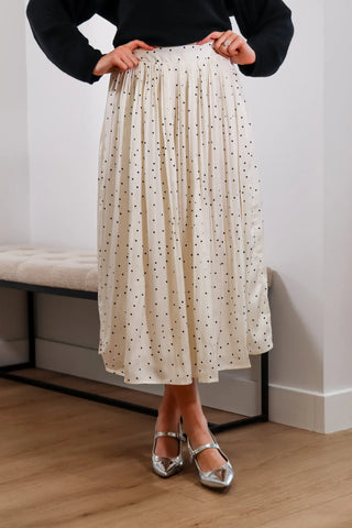 polka dot skirt, cute polka dot skirt, midi skirt, midi polka dot skirt, pleated skirt, pleated polka dot skirt, pleated skirt outfit inspo, polka dot skirt outfit inspo, pleated polka dot skirt outfit inspo
