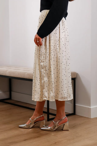 polka dot skirt, cute polka dot skirt, midi skirt, midi polka dot skirt, pleated skirt, pleated polka dot skirt, pleated skirt outfit inspo, polka dot skirt outfit inspo, pleated polka dot skirt outfit inspo