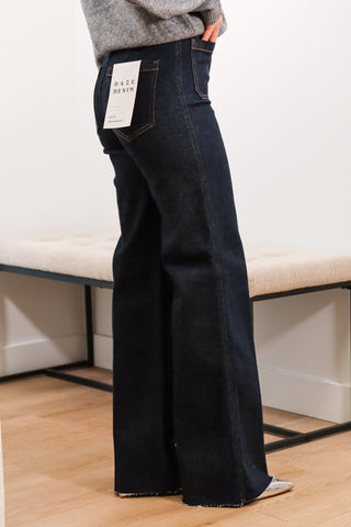 High waisted blue jeans, dark jeans, dark jeans with pocket in front, front pocket jeans