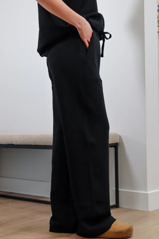 Lounge pants, cute lounge pants, black lounge pants, comfy pants, cute sets, comfy sets, cute comfy sets, airport outfit, airport outfits, airport outfit inspo, cute black sets, black lounge set, cute black lounge set, 