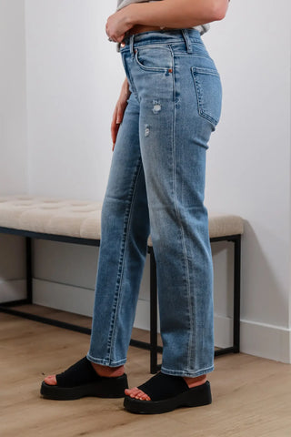 Summer jeans, comfortable jeans, medium wash jeans for summer, Summer outfit Inspo, Everyday Jeans, Form Fitting Jeans, Popular Jeans, Trending jeans