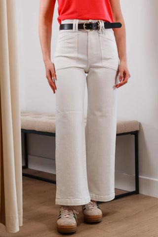 White jean pants, jean pants, light wash jeans, summer pants, summer jeans. summer outfit inspo