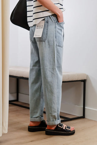 Perfect jeans, Jean outfit inspo, Comfortable jeans, Non basic jeans, Basic jeans, Light wash jeans, Summer jeans, Summer outfit inspo, must have items, trending jeans, trending clothing.